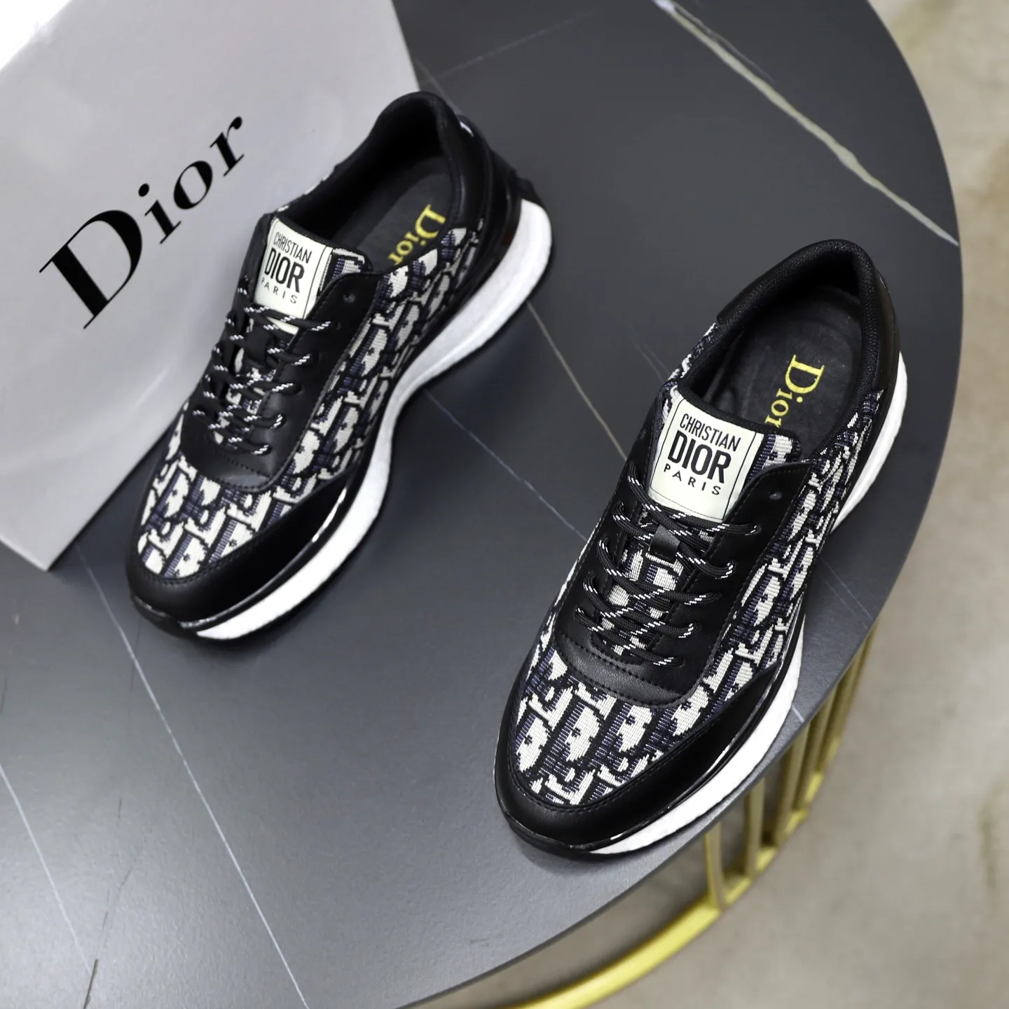 Ex-factory price: 462💰🙅‍♂️🙅‍♂️🙅‍♂️ Brand: Dior DIOR Standard code: 38-44 (45 customized) Grade: Same as the official website Material: Original material splicing Comfortable and breathable lining Lightweight and wear-resistant sports outsole Style category: Men's fashionable casual shoes Running sneakers Distinguished luxury brand elements Top luxury Color: actual picture color
